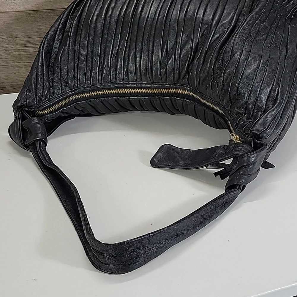 Marta Ponti Black Pleated Leather Shoulder Bag - Classic Women's Hobo